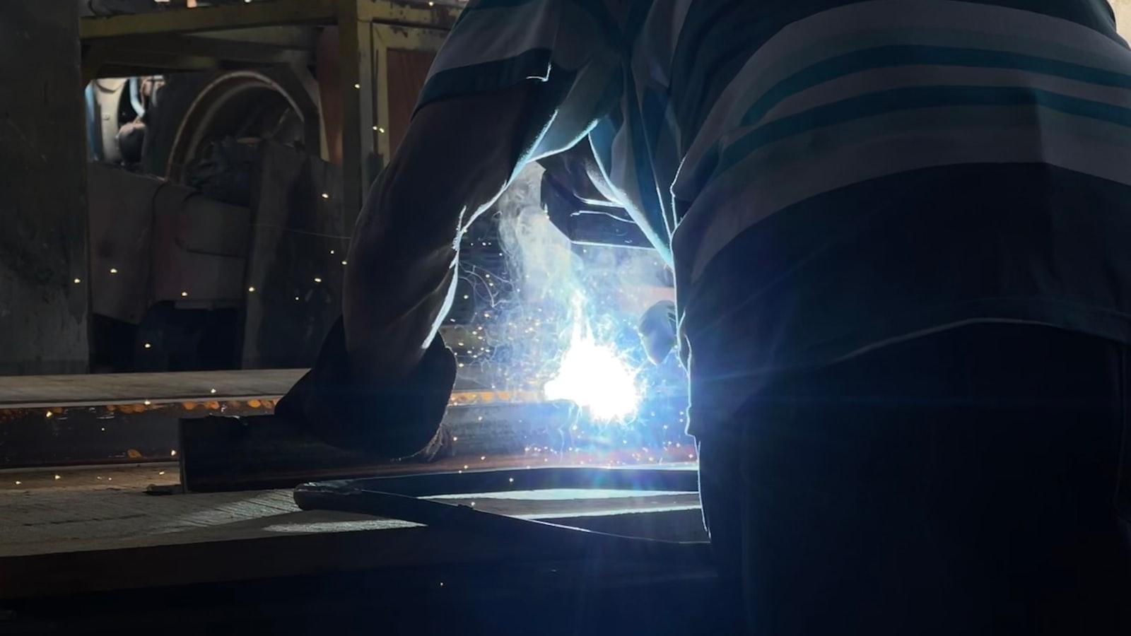 how much does a welder make?